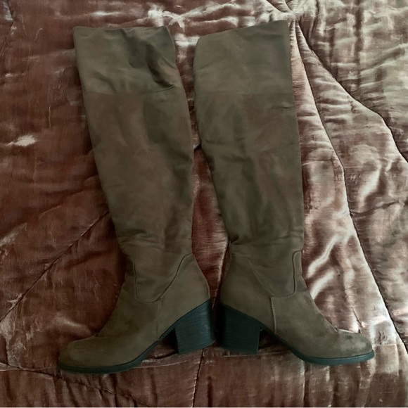 Grey Thigh-high boots - Picture 6 of 8
